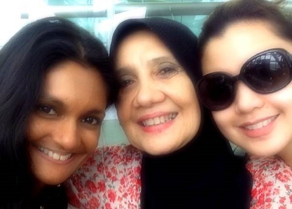 Geetha with Lisa Surihani and her mother